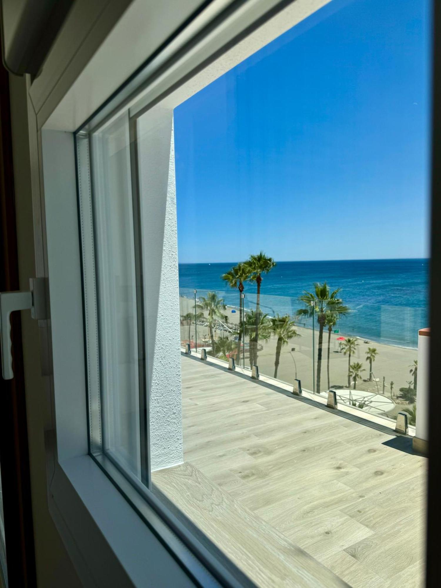 Sunnypalms - Beachfront Penthouse With Stunning Sea View Estepona Zewnętrze zdjęcie