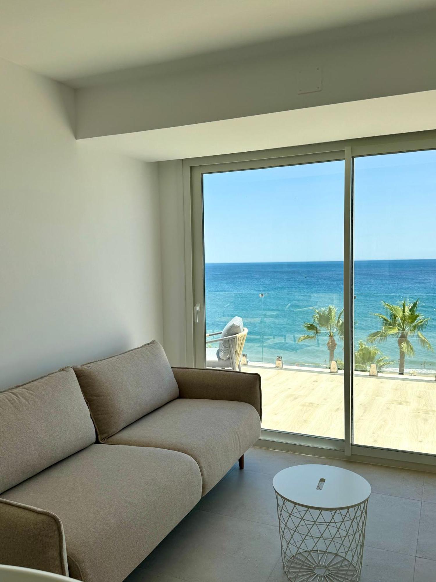 Sunnypalms - Beachfront Penthouse With Stunning Sea View Estepona Zewnętrze zdjęcie