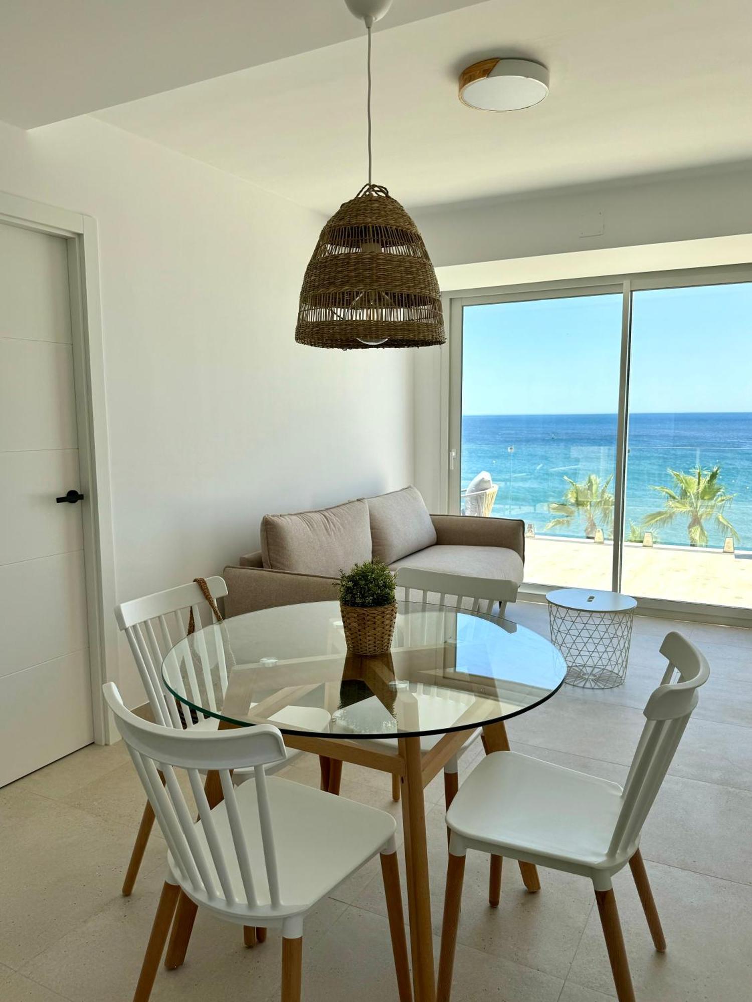 Sunnypalms - Beachfront Penthouse With Stunning Sea View Estepona Zewnętrze zdjęcie