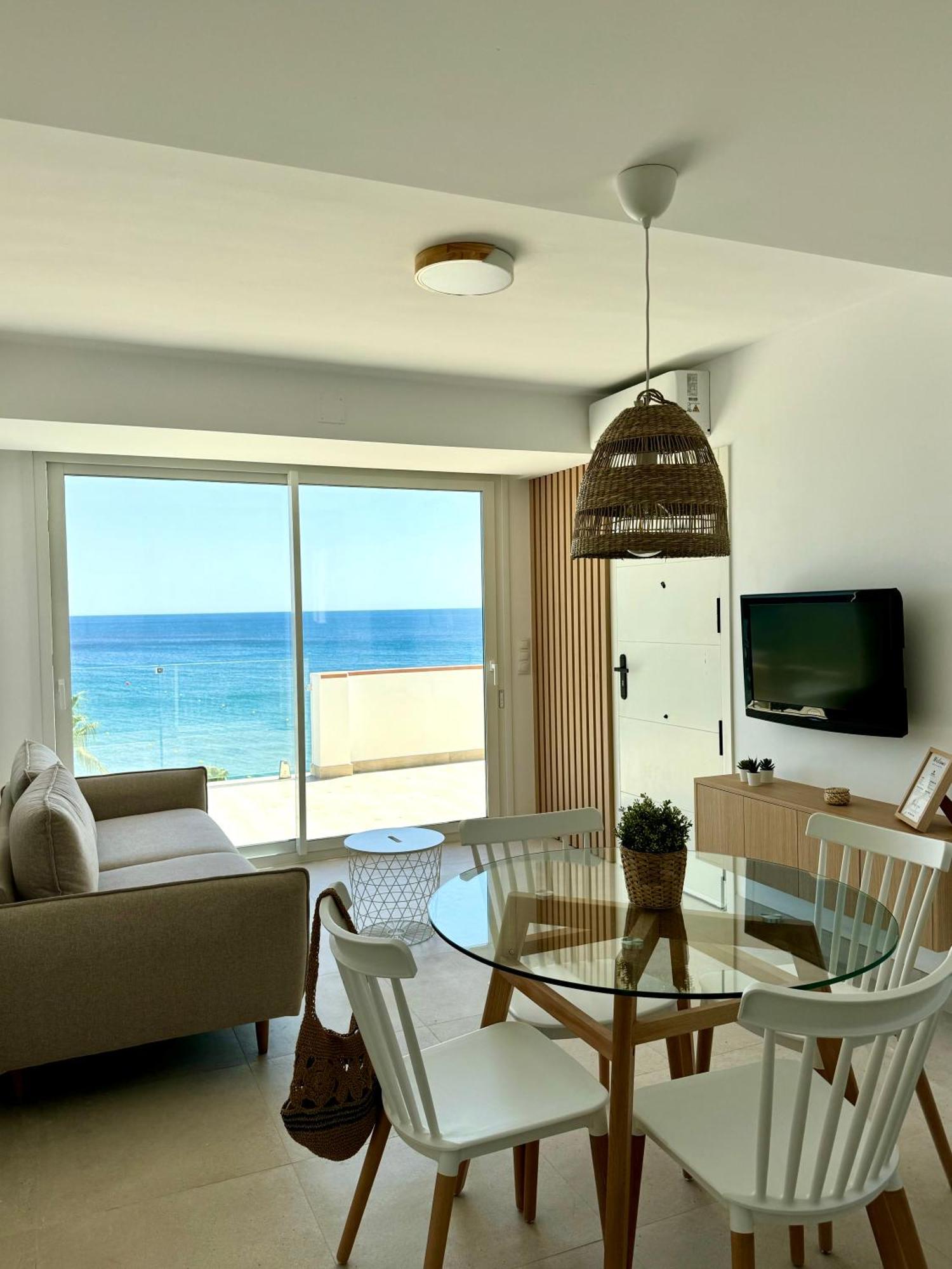 Sunnypalms - Beachfront Penthouse With Stunning Sea View Estepona Zewnętrze zdjęcie