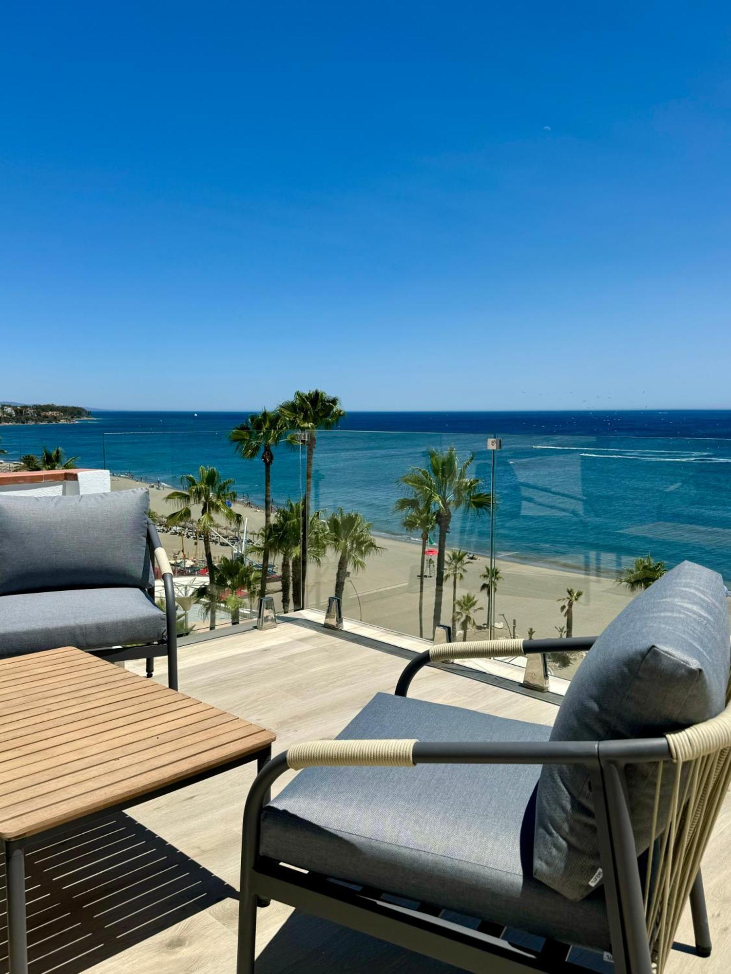 Sunnypalms - Beachfront Penthouse With Stunning Sea View Estepona Zewnętrze zdjęcie