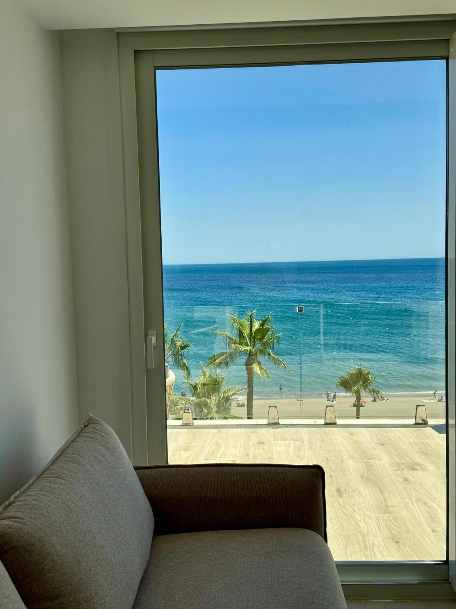 Sunnypalms - Beachfront Penthouse With Stunning Sea View Estepona Zewnętrze zdjęcie