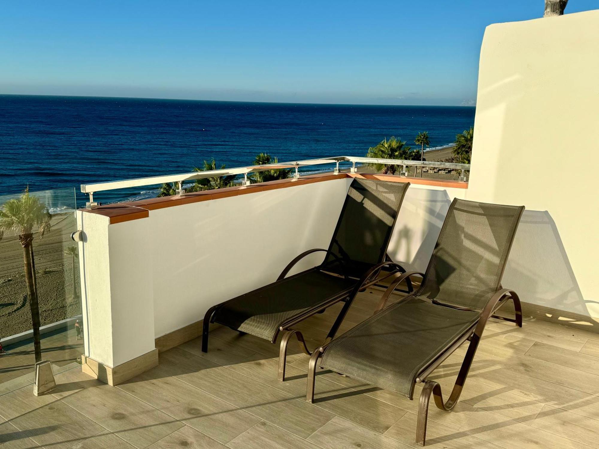Sunnypalms - Beachfront Penthouse With Stunning Sea View Estepona Zewnętrze zdjęcie